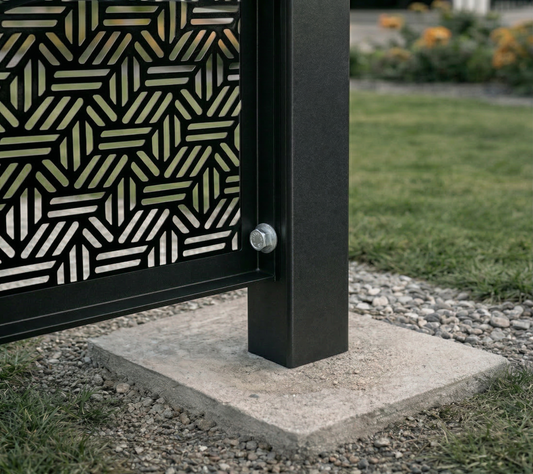 Koncový plotový sloupek pro designové plechy - s ohyby - betonování